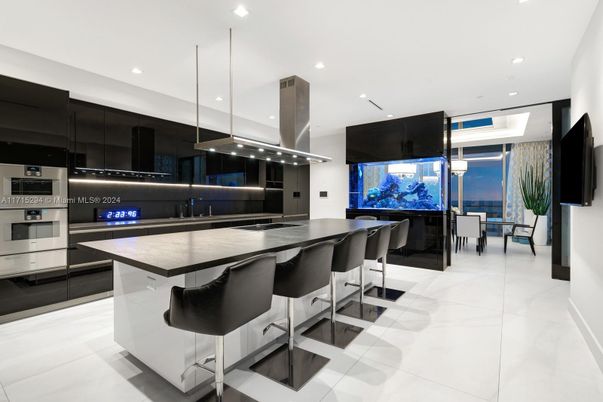 Dining room, Interior, Kitchen, Pendant Lights, Recessed Lighting, Stainless Steel Appliances