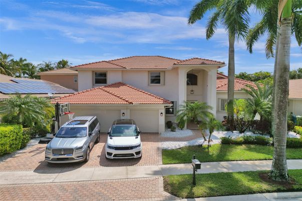 Attached, Exterior, Facade, Solar Panels, Mediterranean