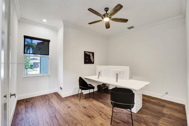 Home Office, Interior, Recessed Lighting, Wood Texture Flooring