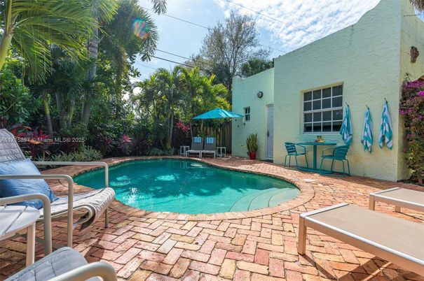 Exterior, Pool