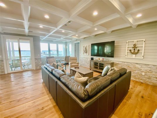Interior, Living room, Recessed Lighting, Water, Wood Texture Flooring