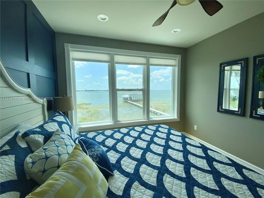 Bedroom, Interior, Recessed Lighting, Water