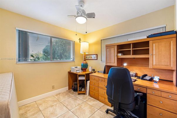Home Office, Interior