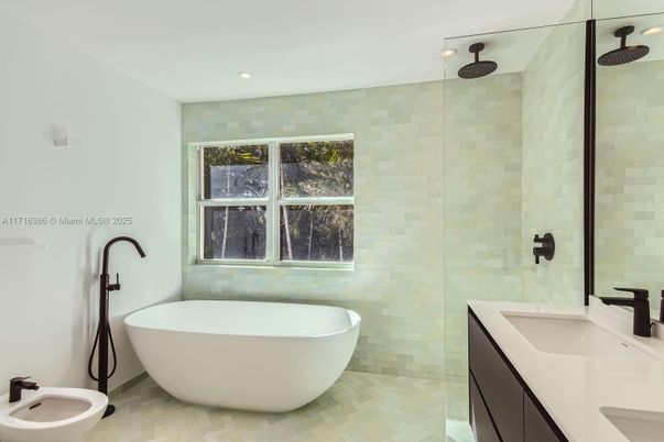 Bathroom, Dual Sink Vanities, Free Standing Baths, Glass Shower, Interior, Recessed Lighting