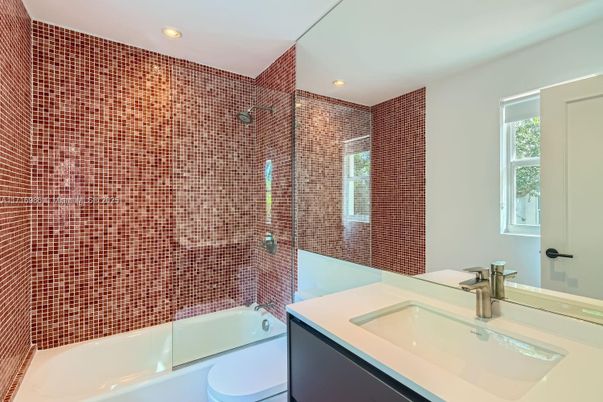 Bathroom, Interior, Recessed Lighting