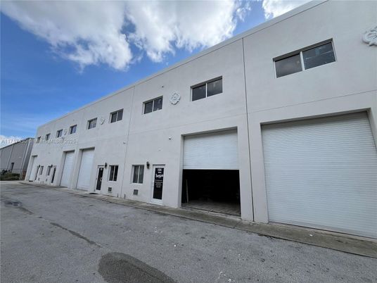 Attached, Exterior, Facade, Rowhouse