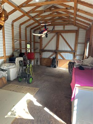 Garage, Interior, Wooden Beams