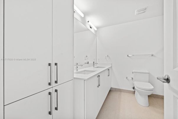 Bathroom, Dual Sink Vanities, Interior