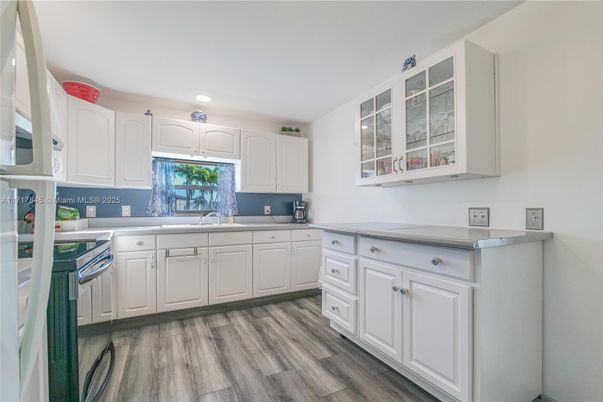 Interior, Kitchen, Recessed Lighting, Wood Texture Flooring