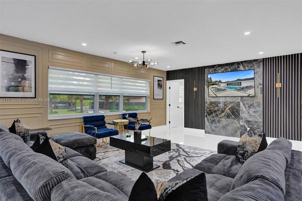 Interior, Living room, Pendant Lights, Recessed Lighting