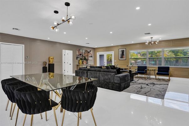 Dining room, Interior, Living room, Pendant Lights, Recessed Lighting
