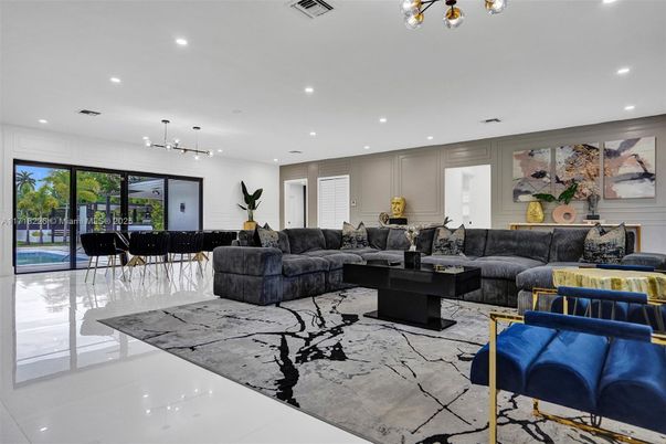 Interior, Living room, Pendant Lights, Recessed Lighting