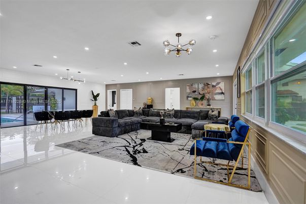 Dining room, Interior, Living room, Pendant Lights, Recessed Lighting