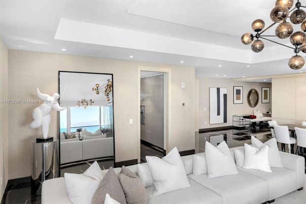 Dining room, Interior, Living room, Pendant Lights, Recessed Lighting