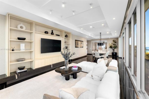 Dining room, Interior, Living room, Pendant Lights, Recessed Lighting