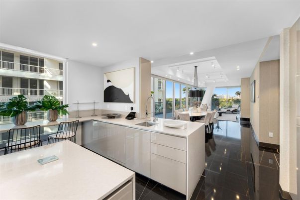 Dining room, Interior, Kitchen, Pendant Lights, Recessed Lighting, Stainless Steel Appliances