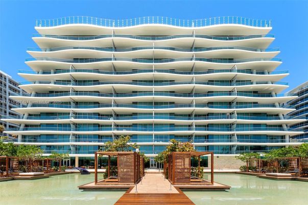 Exterior, Facade, Pool, Condo Building