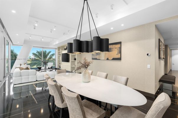 Dining room, Interior, Living room, Pendant Lights, Recessed Lighting