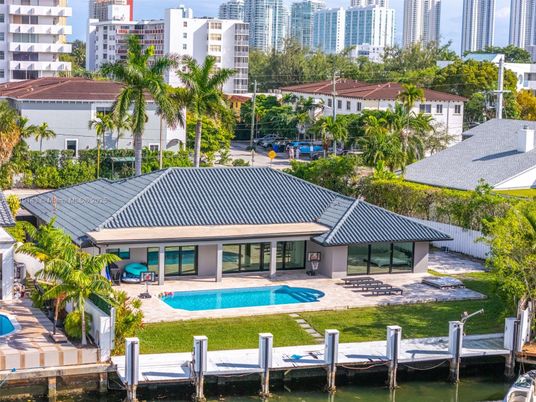 Exterior, Lake, Pool