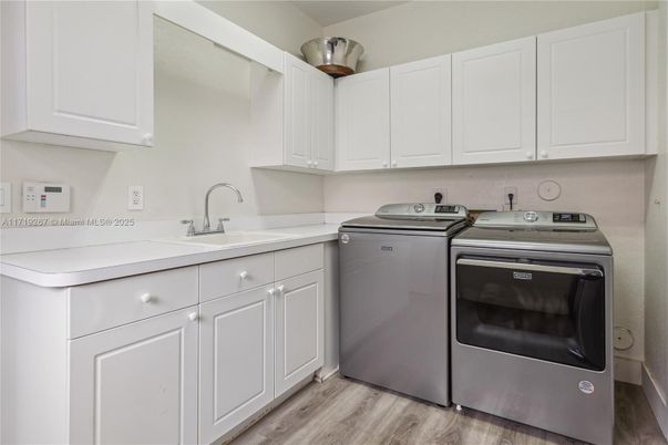 Interior, Washer, Wood Texture Flooring