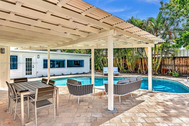 Exterior, Pool