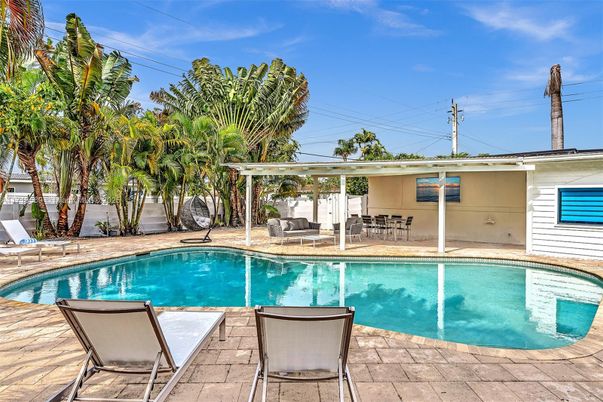 Exterior, Pool