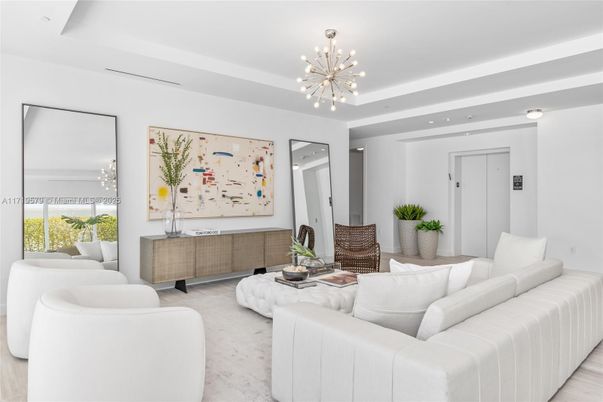 Interior, Living room, Pendant Lights, Recessed Lighting