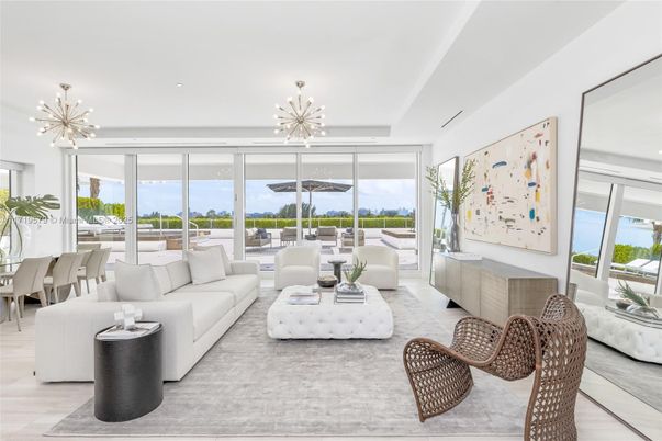 Dining room, Interior, Living room, Pendant Lights, Recessed Lighting, Water