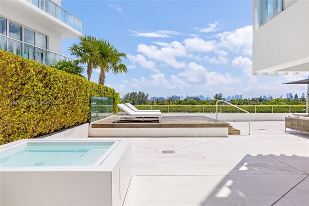 Exterior, Hot Tub, Pool
