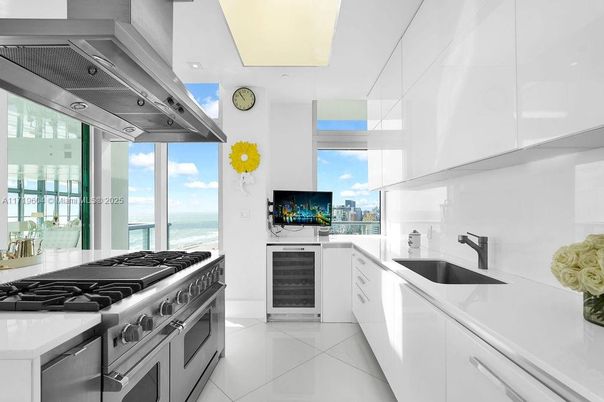 Interior, Kitchen, Stainless Steel Appliances, Water