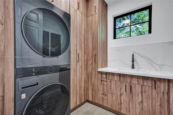 Interior, Kitchen, Utility Closets, Washer