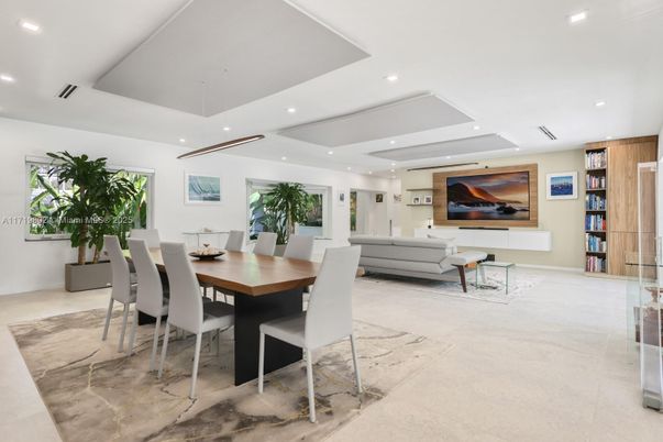 Dining room, Interior, Living room, Pendant Lights, Recessed Lighting