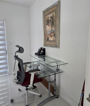 Home Office, Interior