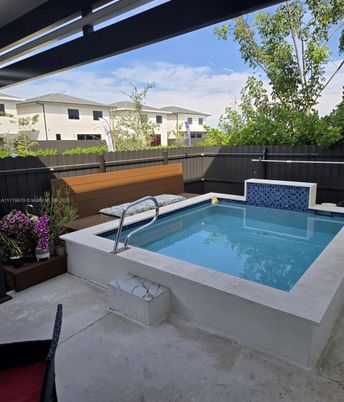 Exterior, Pool
