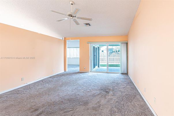 Empty room, Interior