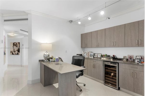Home Office, Interior
