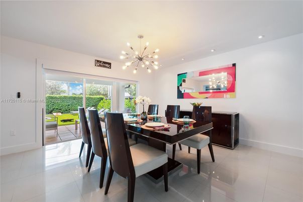 Dining room, Interior, Pendant Lights, Recessed Lighting