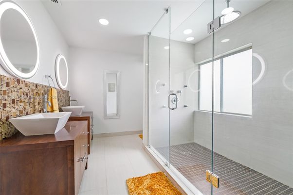 Bathroom, Glass Shower, Interior, Pendant Lights, Recessed Lighting