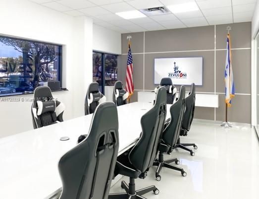 Home Office, Interior