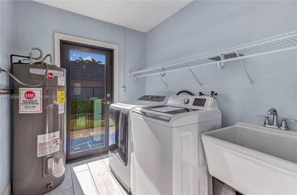 Interior, Washer, Wood Texture Flooring