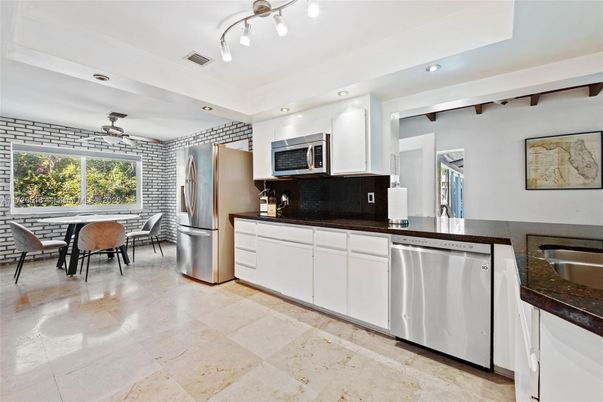Dining room, Interior, Kitchen, Recessed Lighting, Stainless Steel Appliances