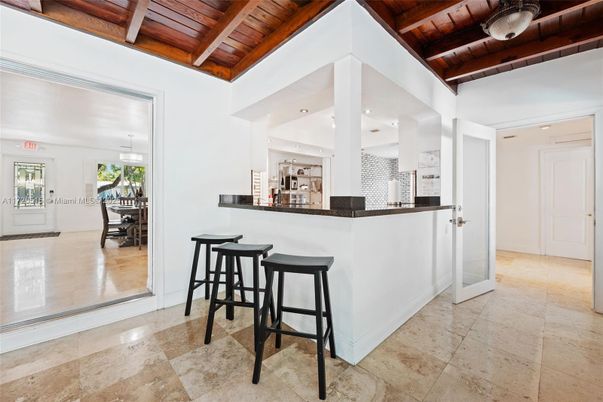 Dining room, Interior, Kitchen, Pendant Lights, Recessed Lighting, Wooden Beams, Wooden Ceilings