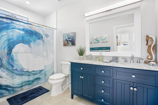 Bathroom, Dual Sink Vanities, Interior, Recessed Lighting