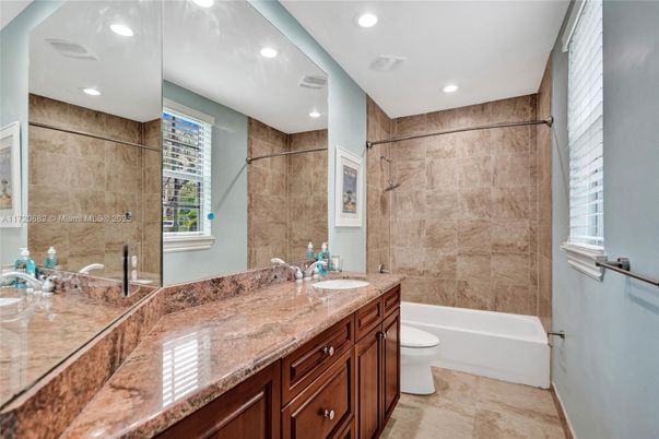 Bathroom, Dual Sink Vanities, Interior, Recessed Lighting