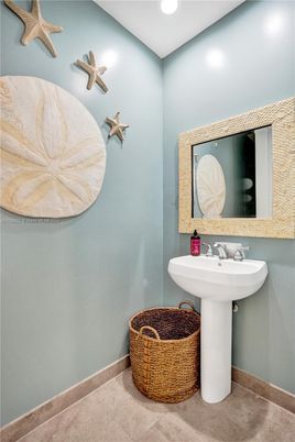 Bathroom, Interior, Recessed Lighting