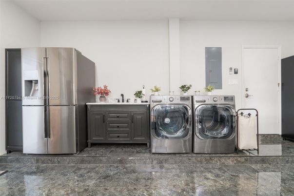 Interior, Stainless Steel Appliances, Washer