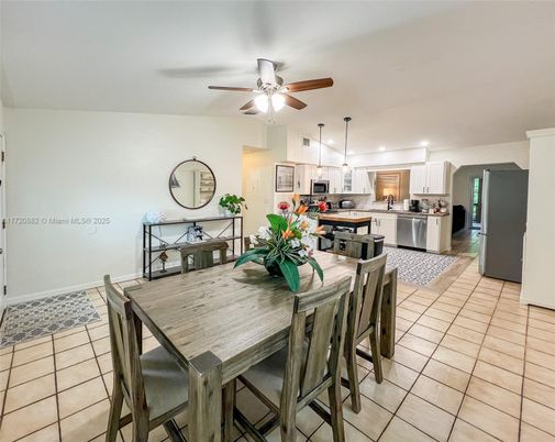 Dining room, Interior, Kitchen, Pendant Lights, Stainless Steel Appliances