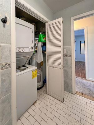 Interior, Utility Closets, Washer, Wood Texture Flooring