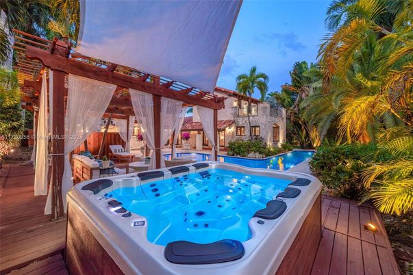 Exterior, Hot Tub