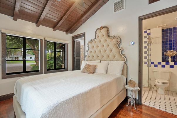 Bathroom, Bedroom, Interior, Wooden Beams, Wooden Ceilings, Wood Texture Flooring
